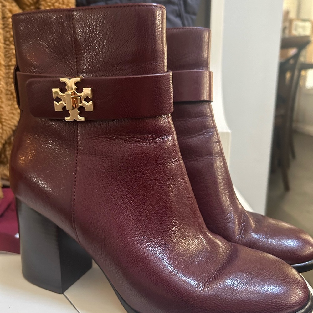 Tory Burch T LOCK HEELED ANKLE BOOT Dark Carmine Size 6